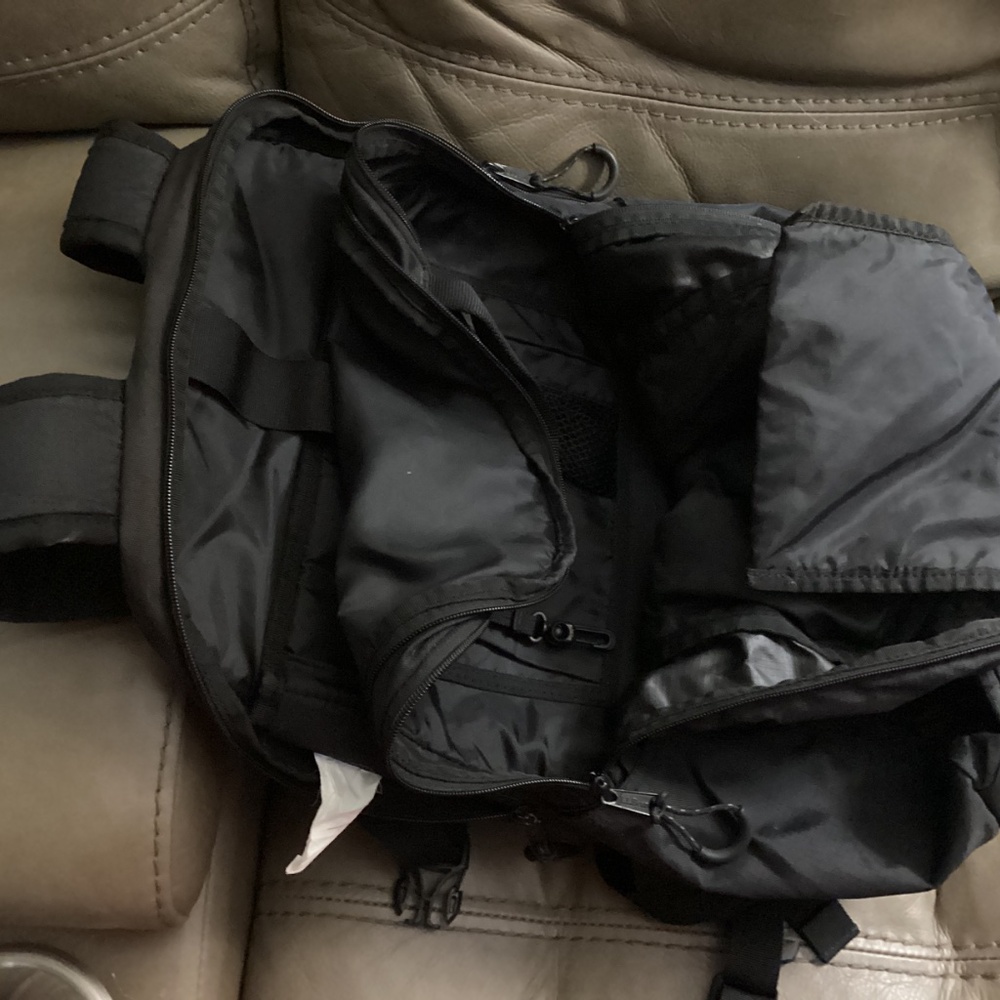 Backpack - Picture 2 of 6
